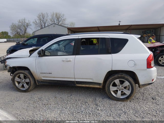 2012 Jeep Compass Latitude მანქანა იყიდება აუქციონზე, vin: 1C4NJDEBXCD572839, აუქციონის ნომერი: 44855372