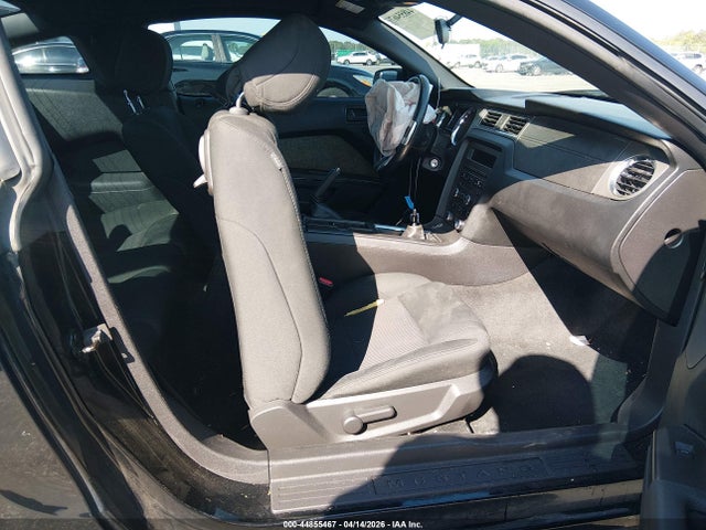 44855467 :رقم المزاد ، 1ZVBP8AM8E5283436 vin ، 2014 Ford Mustang V6 مزاد بيع