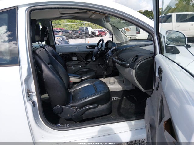 44855610 :رقم المزاد ، 3VWCA21C9YM492838 vin ، 2000 Volkswagen New Beetle Gls مزاد بيع
