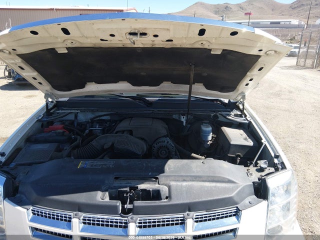 44855703 :رقم المزاد ، 1GYUKBEF3AR270559 vin ، 2010 Cadillac Escalade Luxury مزاد بيع