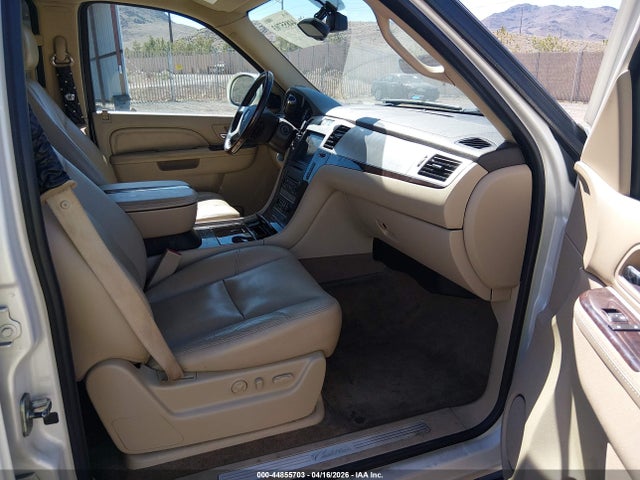 44855703 :رقم المزاد ، 1GYUKBEF3AR270559 vin ، 2010 Cadillac Escalade Luxury مزاد بيع