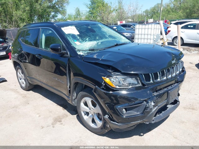 44855864 :رقم المزاد ، 3C4NJDBB0JT413839 vin ، 2018 Jeep Compass Latitude 4x4 مزاد بيع