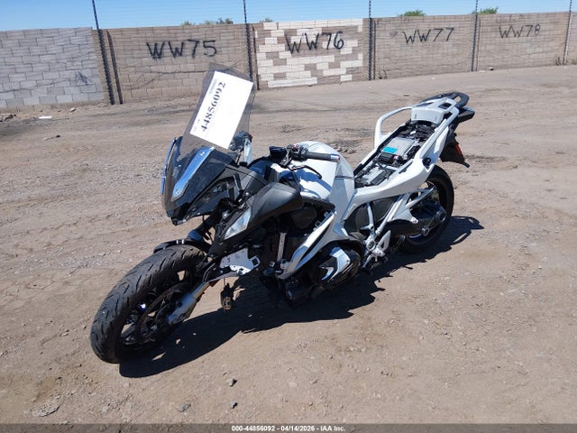 2022 BMW R 1250 WB10L0306N6F91684 Photo 1