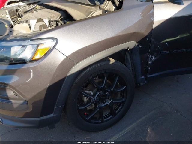 44856333 :رقم المزاد ، 3C4NJDBB4NT171935 vin ، 2022 Jeep Compass Altitude 4x4 مزاد بيع