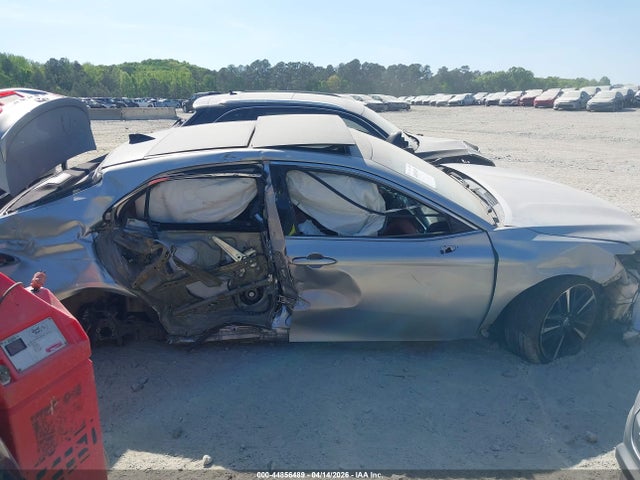 44856489 :رقم المزاد ، 4T1B61HK2JU102098 vin ، 2018 Toyota Camry Xse مزاد بيع