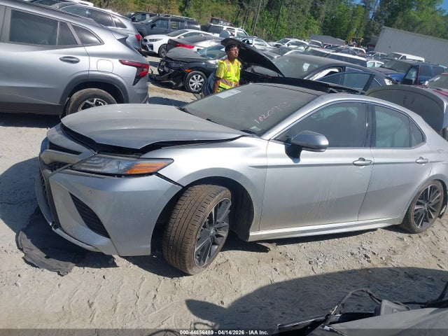 44856489 :رقم المزاد ، 4T1B61HK2JU102098 vin ، 2018 Toyota Camry Xse مزاد بيع