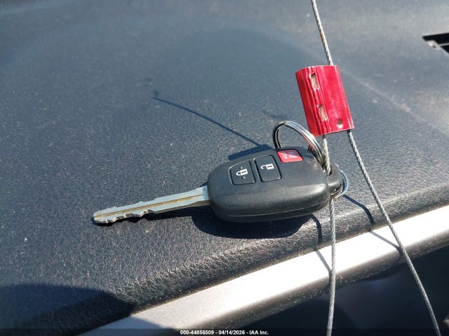 JTMZFREV8JJ204037 Toyota RAV4 LE