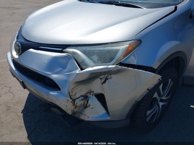 JTMZFREV8JJ204037 Toyota RAV4 LE