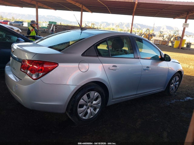 1G1PA5SG2E7452431 Chevrolet Cruze Ls Auto