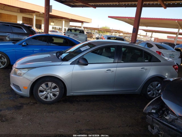 1G1PA5SG2E7452431 Chevrolet Cruze Ls Auto