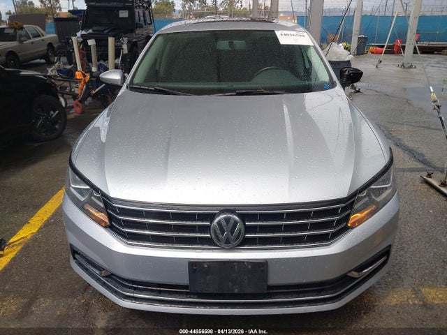 Продаж на аукціоні авто 2018 Volkswagen Passat 2.0t Se, vin: 1VWBA7A36JC013047, номер лоту: 44856598