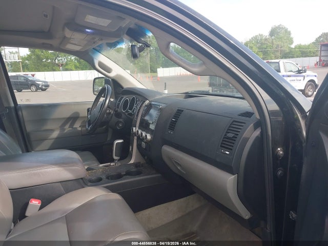 2011 TOYOTA SEQUOIA 5TDJY5G19BS039971 Photo 4