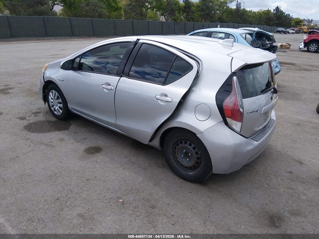 Toyota Prius C One 2015 JTDKDTB34F1115144 Image 3