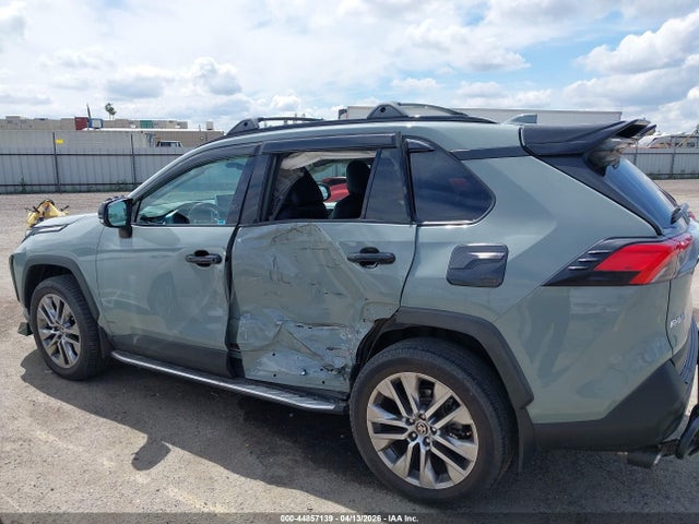 2T3A1RFV0NW265240 Toyota Rav4 Xle Premium