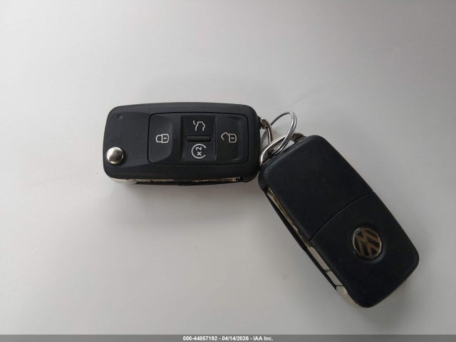 2013 Volkswagen Passat 3.6l V6 Sel Premium მანქანა იყიდება აუქციონზე, vin: 1VWCM7A35DC097815, აუქციონის ნომერი: 44857192