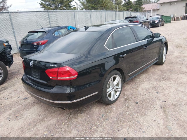 2013 Volkswagen Passat 3.6l V6 Sel Premium მანქანა იყიდება აუქციონზე, vin: 1VWCM7A35DC097815, აუქციონის ნომერი: 44857192