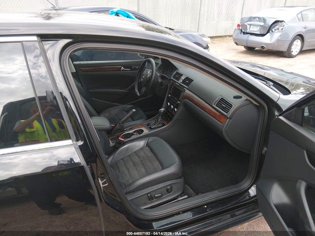 2013 Volkswagen Passat 3.6l V6 Sel Premium მანქანა იყიდება აუქციონზე, vin: 1VWCM7A35DC097815, აუქციონის ნომერი: 44857192