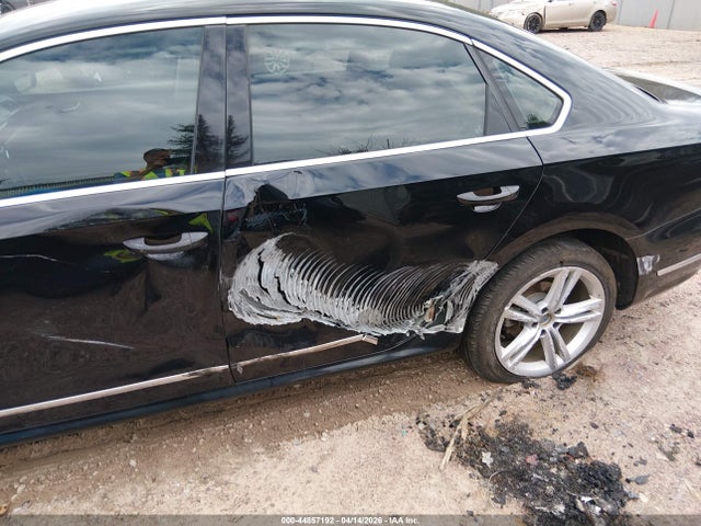 2013 Volkswagen Passat 3.6l V6 Sel Premium მანქანა იყიდება აუქციონზე, vin: 1VWCM7A35DC097815, აუქციონის ნომერი: 44857192