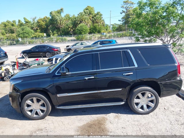 2017 Cadillac Escalade Luxury მანქანა იყიდება აუქციონზე, vin: 1GYS3BKJ9HR324308, აუქციონის ნომერი: 44857225