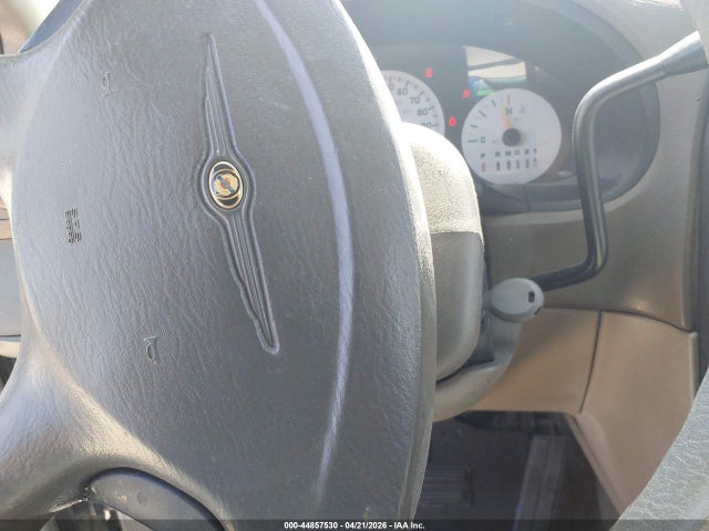 44857530 :رقم المزاد ، 1C4GJ25B12B552292 vin ، 2002 Chrysler Voyager مزاد بيع