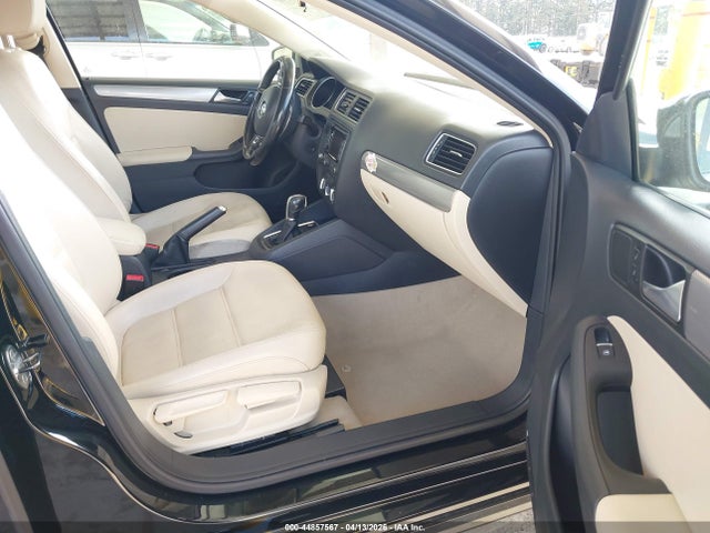 Продажа на аукционе авто 2015 Volkswagen Jetta 1.8t Se, vin: 3VWD07AJ9FM214635, номер лота: 44857567