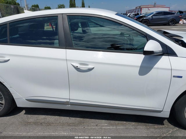 KMHC65LDXLU198831 Hyundai Ioniq Plug-in Hybrid Se