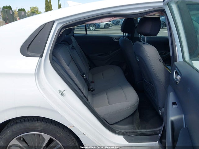 KMHC65LDXLU198831 Hyundai Ioniq Plug-in Hybrid Se