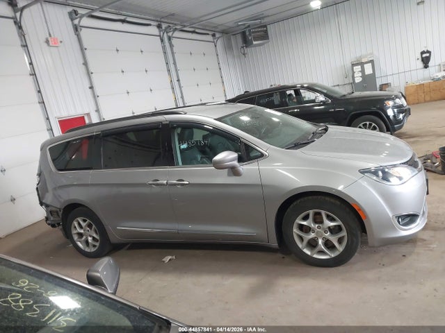 44857841 :رقم المزاد ، 2C4RC1BG7HR565720 vin ، 2017 Chrysler Pacifica Touring-l مزاد بيع