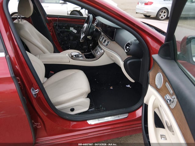44857887 :رقم المزاد ، WDDZF4KB3KA592315 vin ، 2019 Mercedes-benz E 300 4matic مزاد بيع