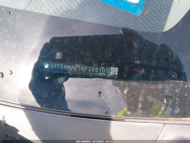 5YFEPMAE5NP288100 Toyota COROLLA LE
