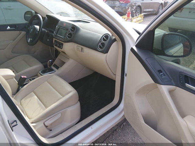 44858110 :رقم المزاد ، WVGAV7AX3BW502202 vin ، 2011 Volkswagen Tiguan Se مزاد بيع