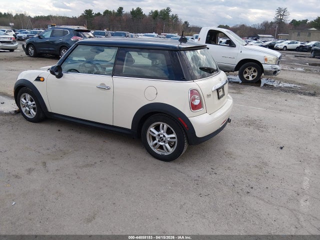 2012 MINI COOPER WMWSU3C55CT259332 Photo 2