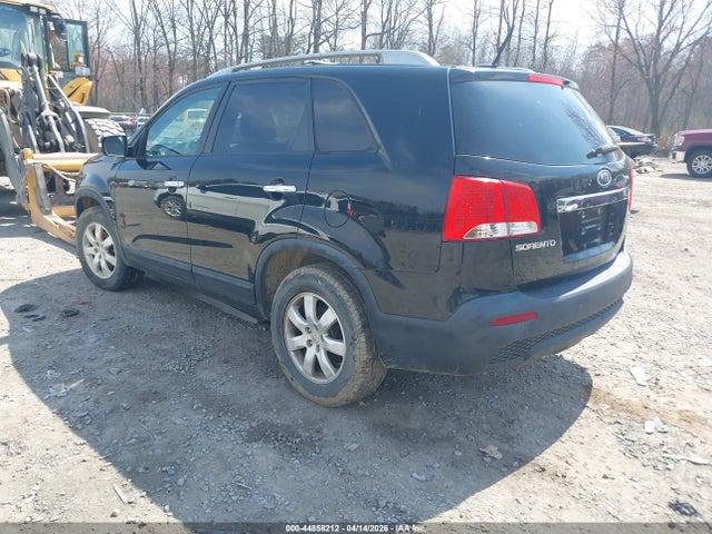 2011 KIA SORENTO 5XYKT4A11BG081036 Photo 2