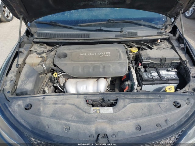 44858228 :رقم المزاد ، 1C3CCCBB7FN614547 vin ، 2015 Chrysler 200 S مزاد بيع