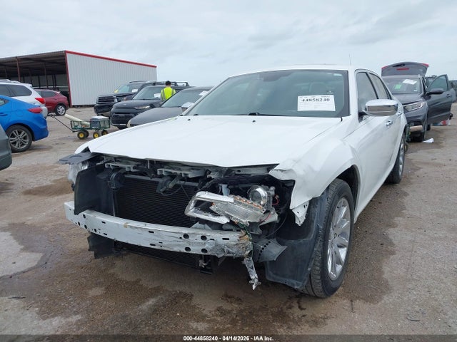 44858240 :رقم المزاد ، 2C3CA6CT8BH580751 vin ، 2011 Chrysler 300c مزاد بيع
