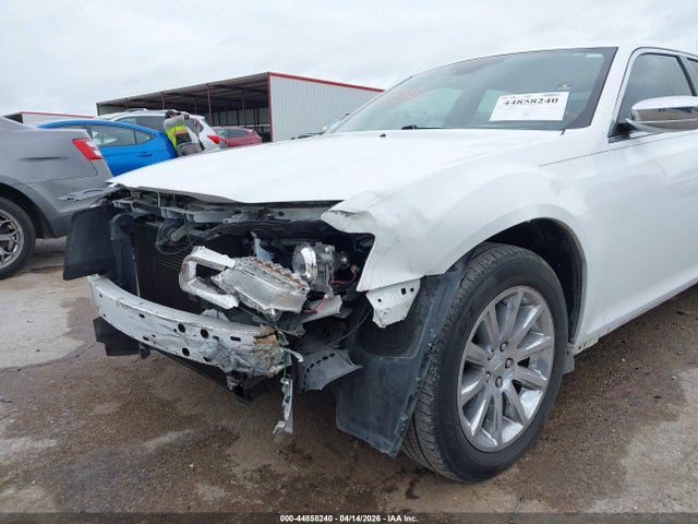 44858240 :رقم المزاد ، 2C3CA6CT8BH580751 vin ، 2011 Chrysler 300c مزاد بيع