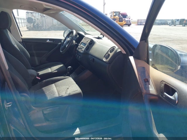 Продаж на аукціоні авто 2012 Volkswagen Tiguan S, vin: WVGAV7AX5CW523926, номер лоту: 44858300