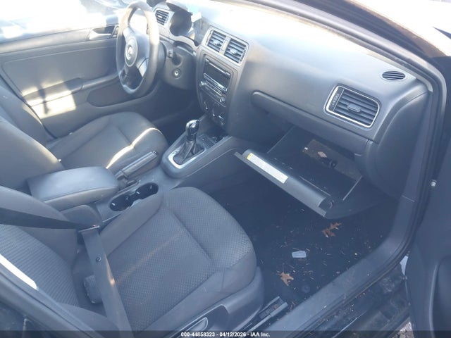 2014 Volkswagen Jetta 2.0l S მანქანა იყიდება აუქციონზე, vin: 3VW2K7AJ7EM398814, აუქციონის ნომერი: 44858323