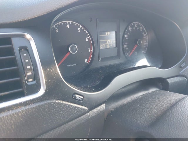 2014 Volkswagen Jetta 2.0l S მანქანა იყიდება აუქციონზე, vin: 3VW2K7AJ7EM398814, აუქციონის ნომერი: 44858323