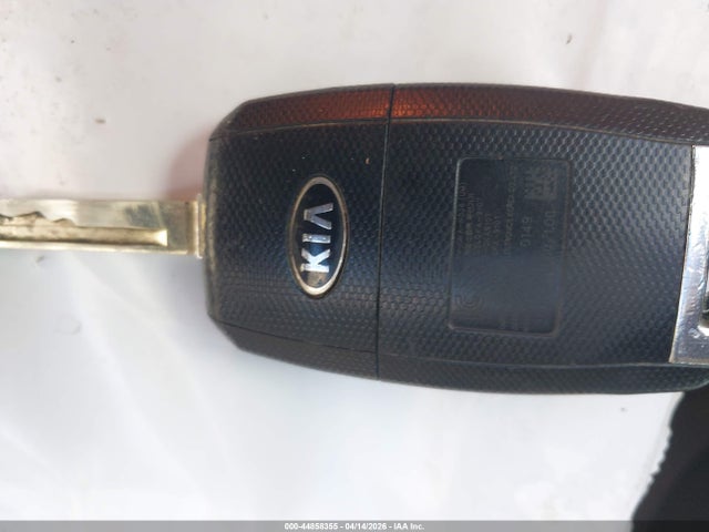 5XYPGDA51GG173994 KIA Sorento 3.3l Lx