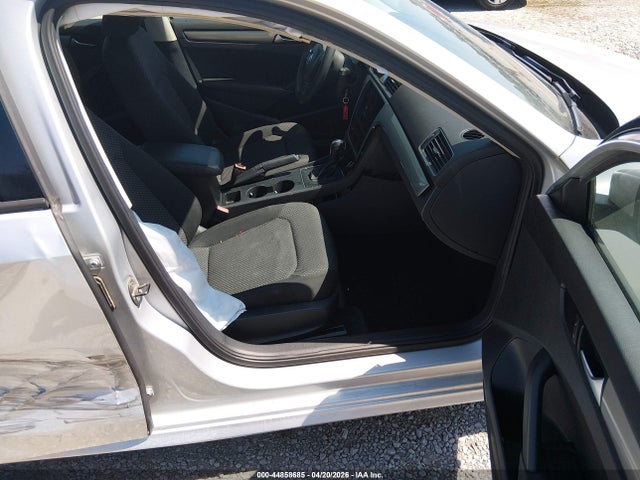44858685 :رقم المزاد ، 1VWAP7A31CC058989 vin ، 2012 Volkswagen Passat 2.5l S مزاد بيع