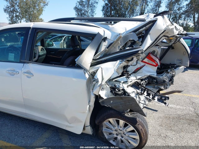 5TDYK3DC7FS625164 Toyota Sienna Limited 7 Passenger