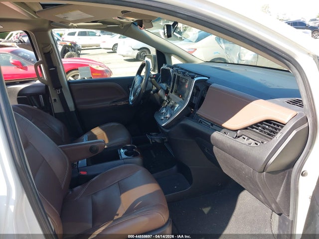 5TDYK3DC7FS625164 Toyota Sienna Limited 7 Passenger