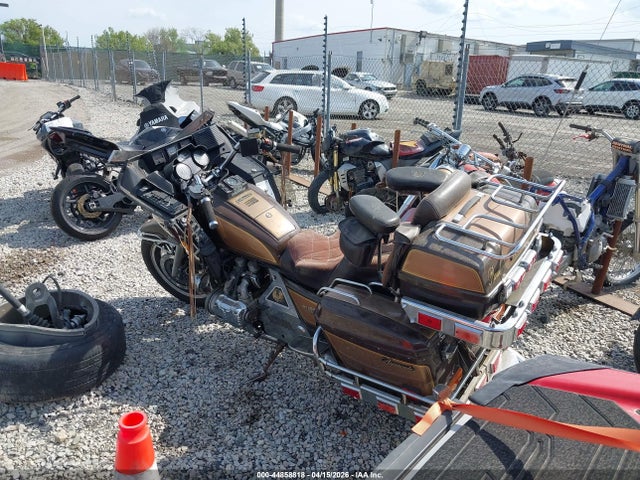 1982 HONDA GL1100 1HFSC0220CA213940 Photo 2