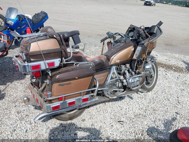 1982 HONDA GL1100 1HFSC0220CA213940 Photo 3