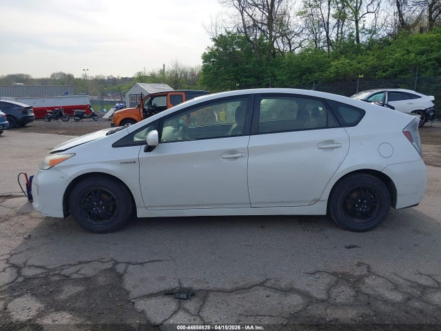 Toyota Prius Two 2014 JTDKN3DU9E0387261 Image 15