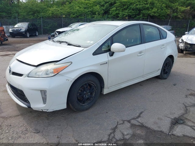 Toyota Prius Two 2014 JTDKN3DU9E0387261 Image 2