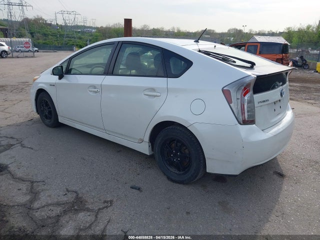 Toyota Prius Two 2014 JTDKN3DU9E0387261 Image 3