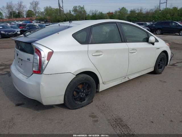 Toyota Prius Two 2014 JTDKN3DU9E0387261 Image 4