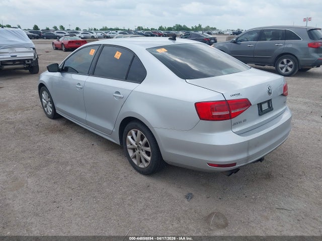 2015 Volkswagen Jetta 1.8t Se მანქანა იყიდება აუქციონზე, vin: 3VWD17AJ9FM229729, აუქციონის ნომერი: 44858894